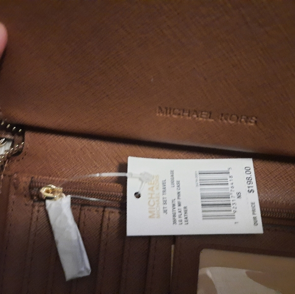 Michael Kors Wallet - Picture 2 of 3